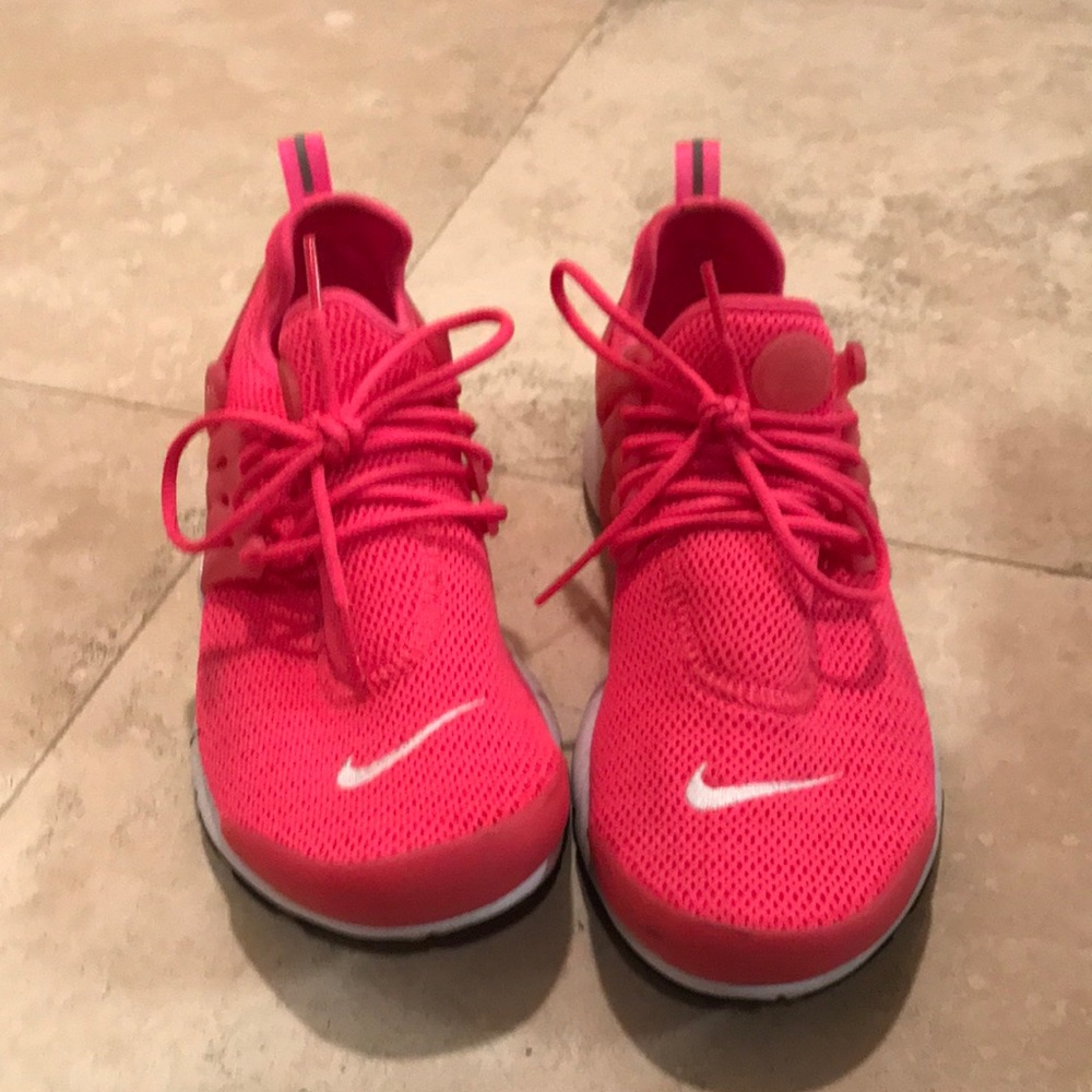 Pink nike air presto